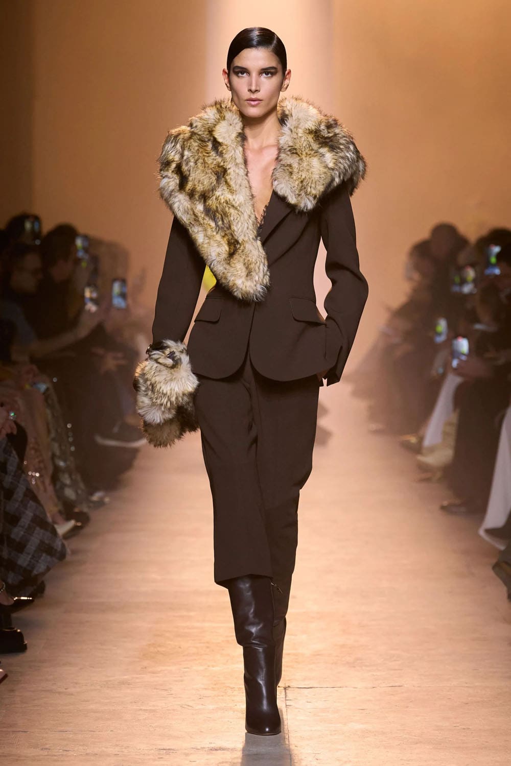 Elie Saab Fall Winter 2025 26 Ready to Wear Runway Magazine (18)