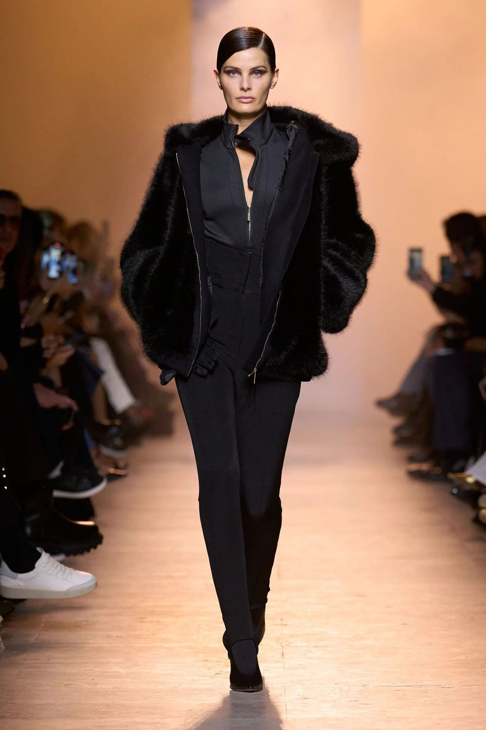Elie Saab Fall Winter 2025 26 Ready to Wear Runway Magazine (2)