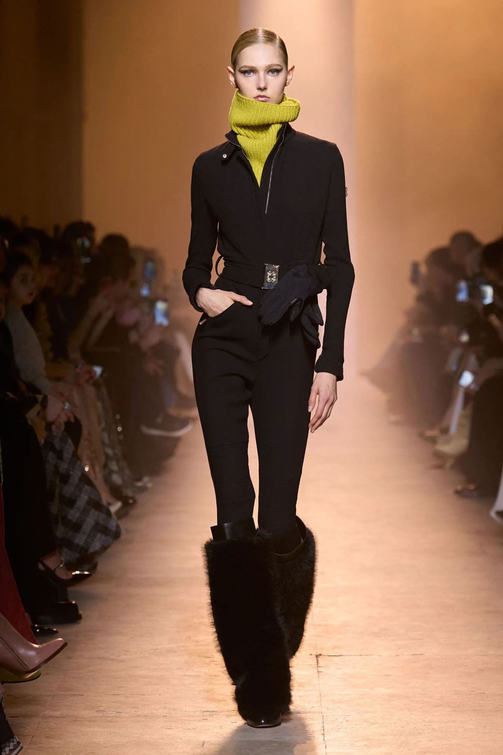 Elie Saab Fall Winter 2025 26 Ready to Wear Runway Magazine (20)