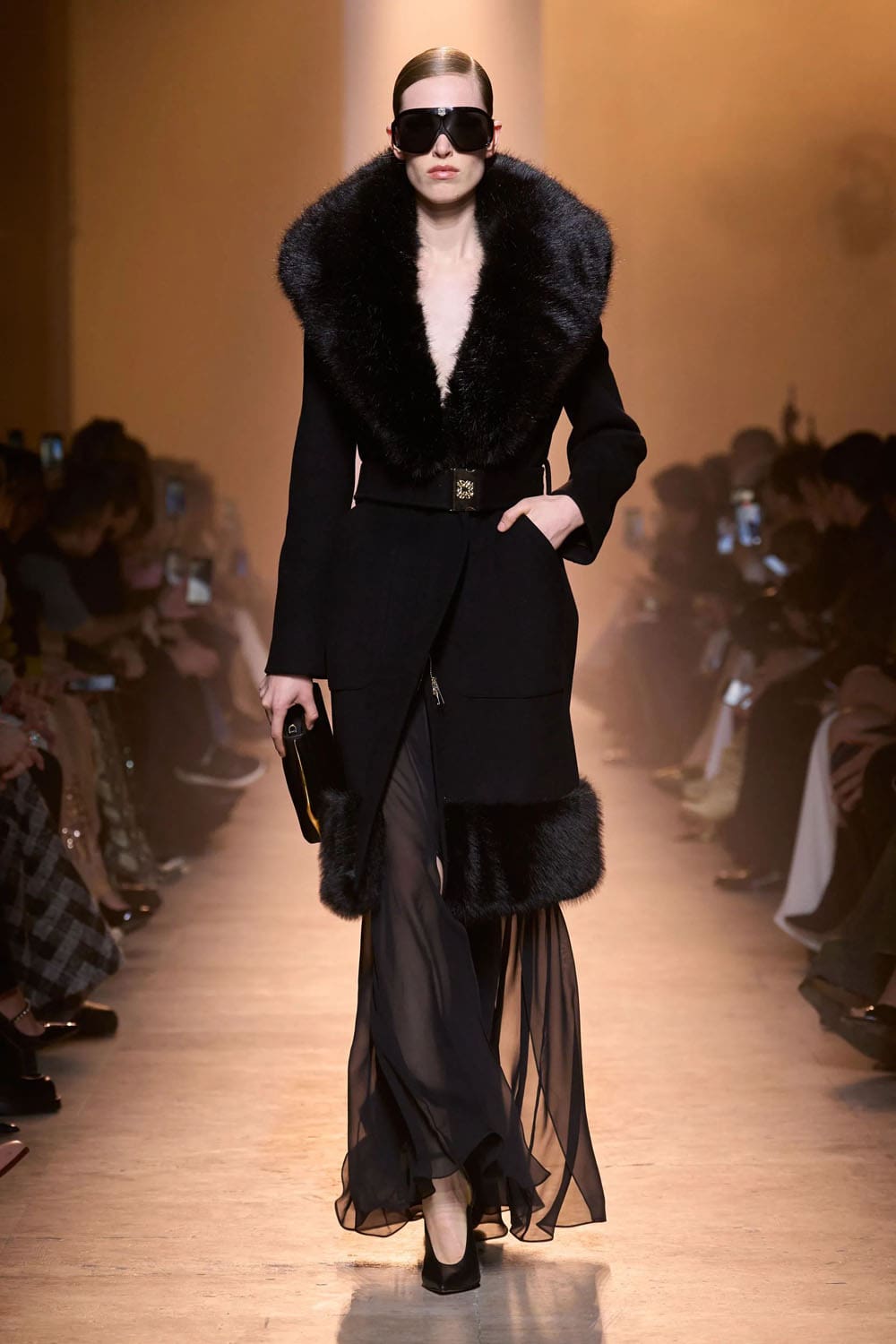Elie Saab Fall Winter 2025 26 Ready to Wear Runway Magazine (21)