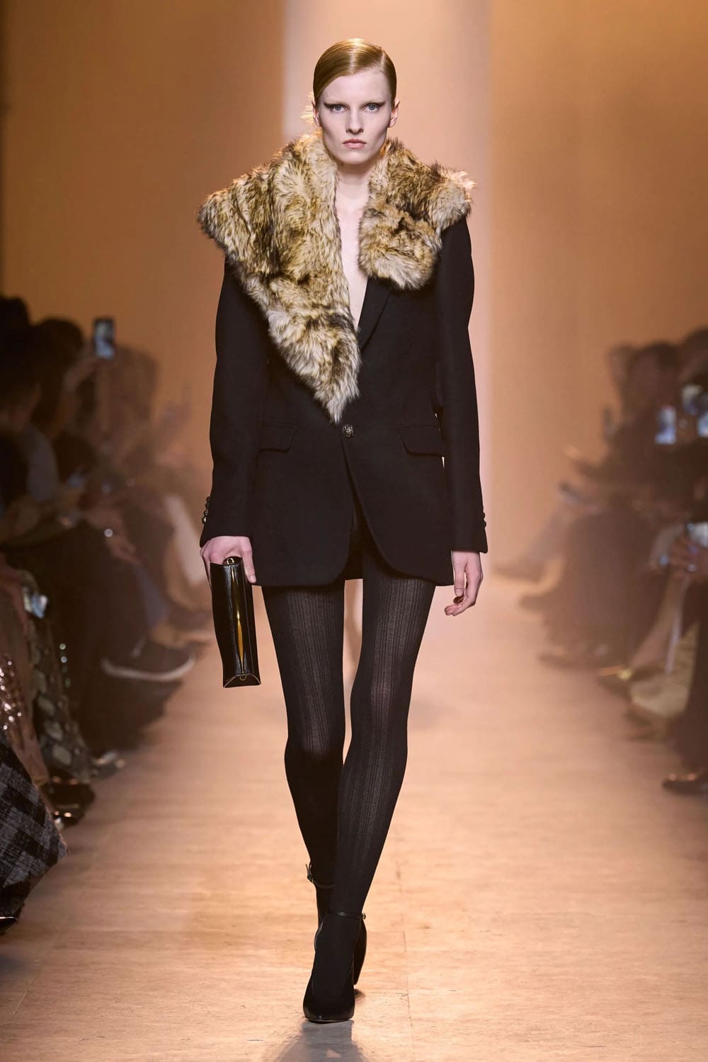 Elie Saab Fall Winter 2025 26 Ready to Wear Runway Magazine (23)