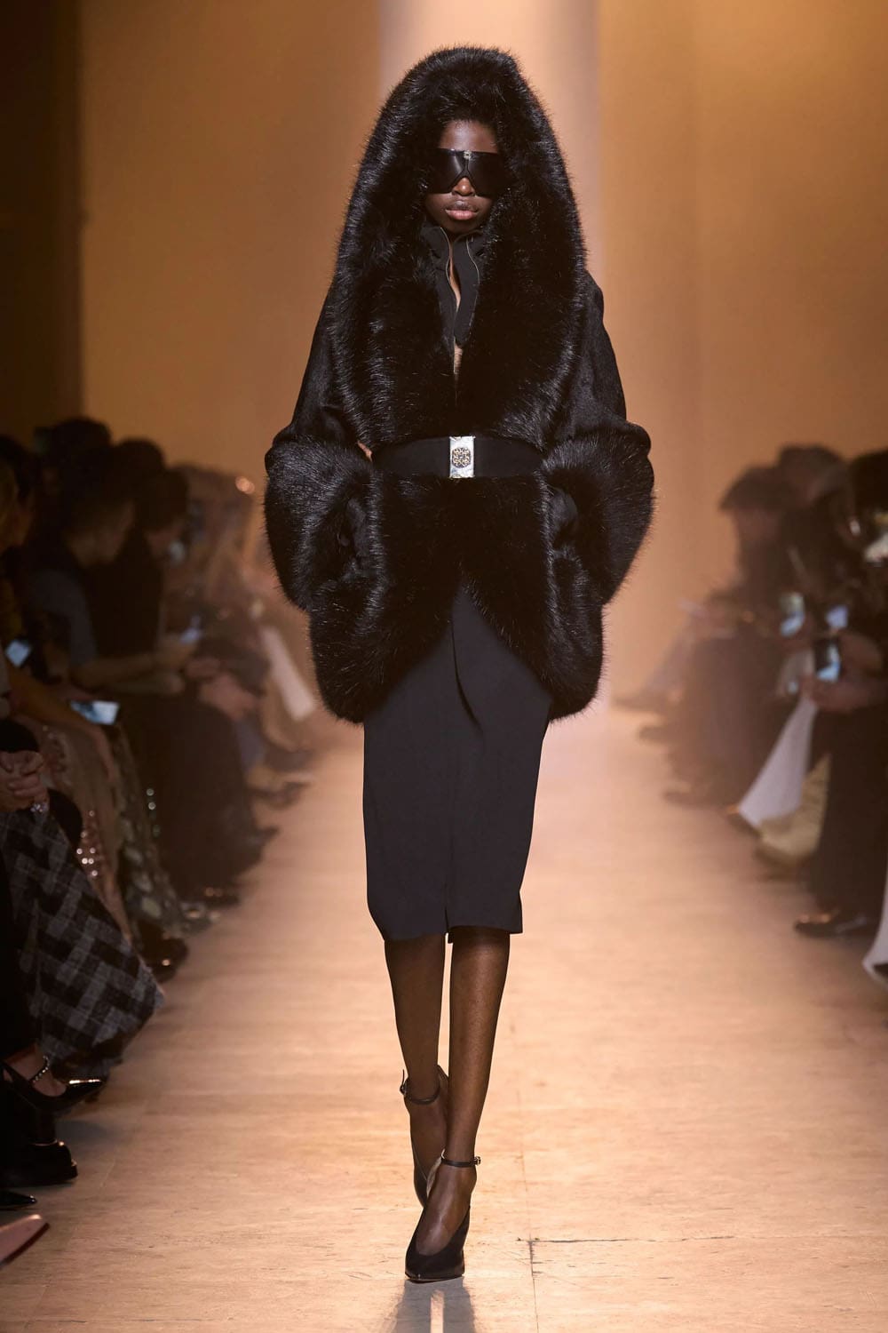 Elie Saab Fall Winter 2025 26 Ready to Wear Runway Magazine (24)