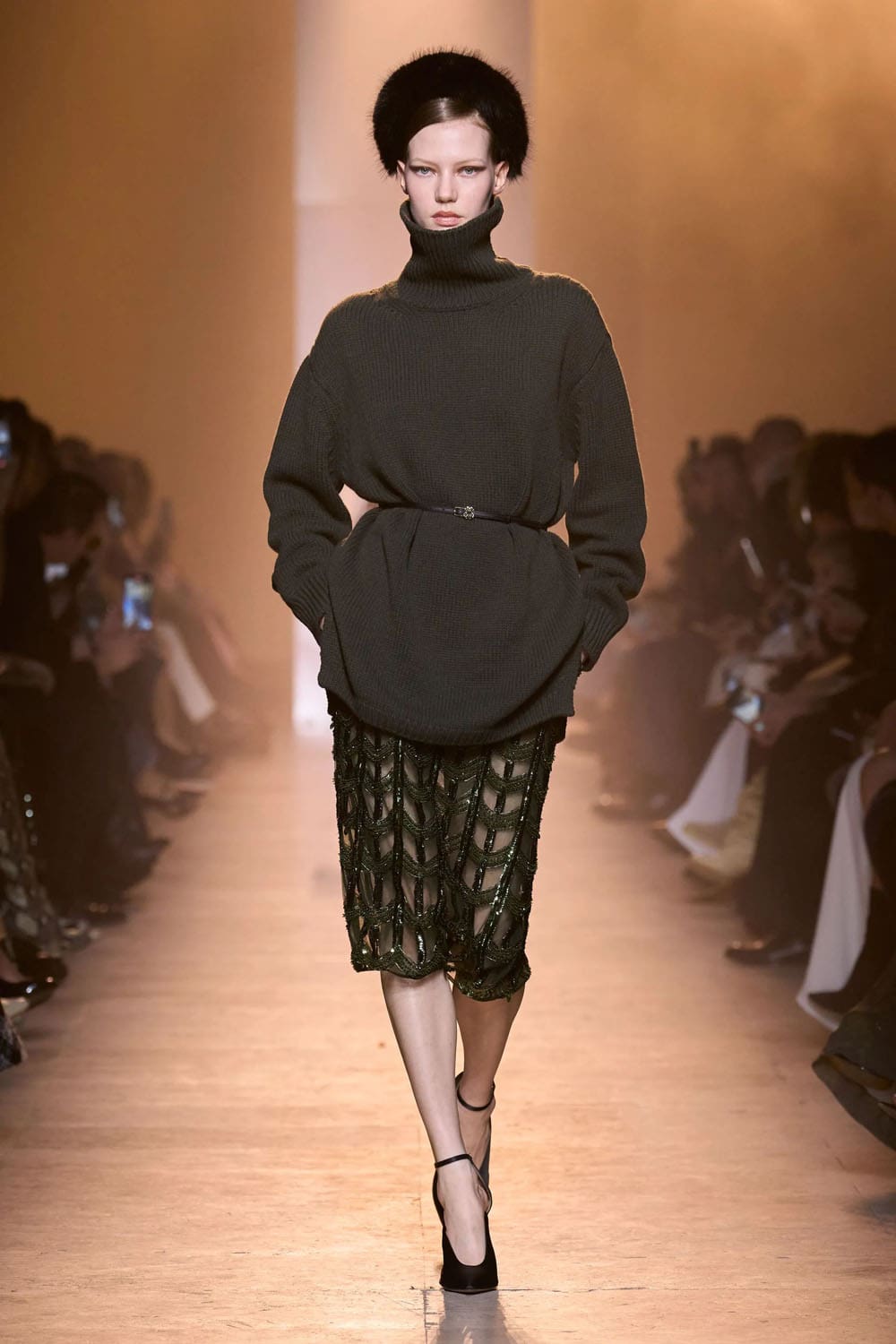 Elie Saab Fall Winter 2025 26 Ready to Wear Runway Magazine (25)