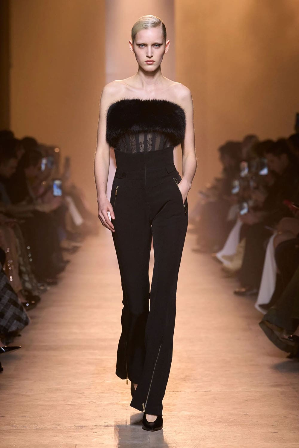 Elie Saab Fall Winter 2025 26 Ready to Wear Runway Magazine (26)