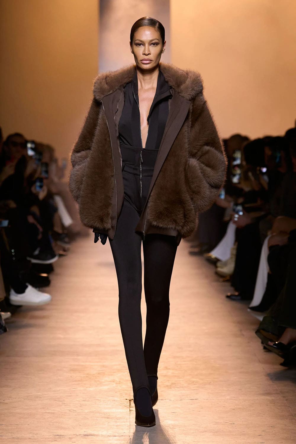 Elie Saab Fall Winter 2025 26 Ready to Wear Runway Magazine (3)