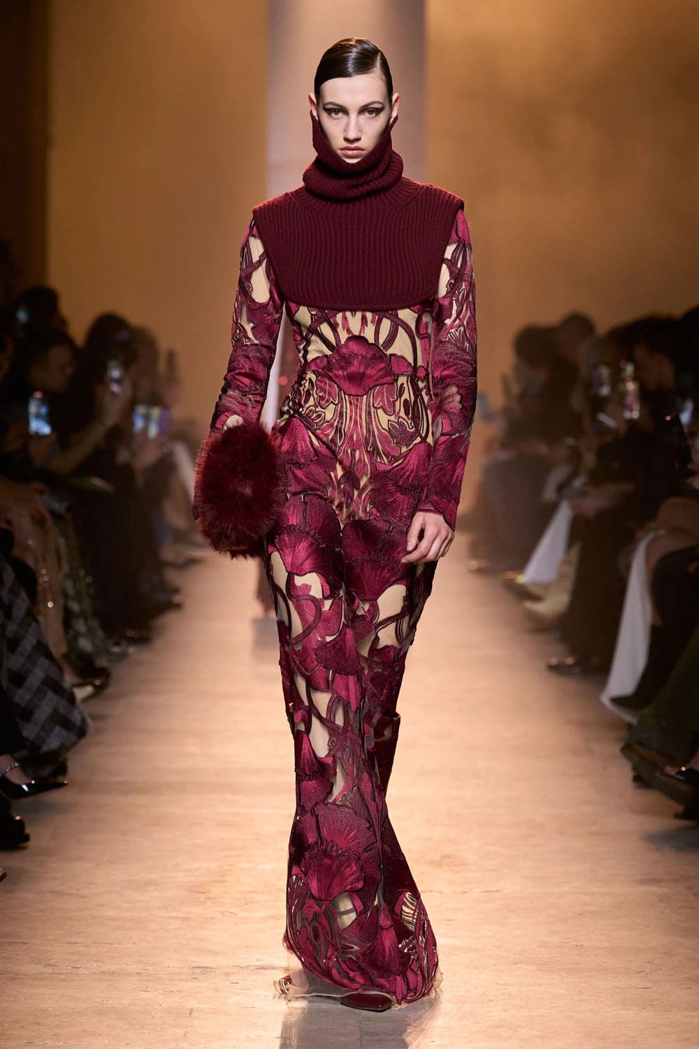 Elie Saab Fall Winter 2025 26 Ready to Wear Runway Magazine (31)