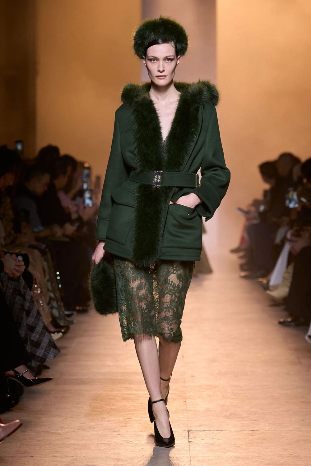 Elie Saab Fall Winter 2025 26 Ready to Wear Runway Magazine (35)