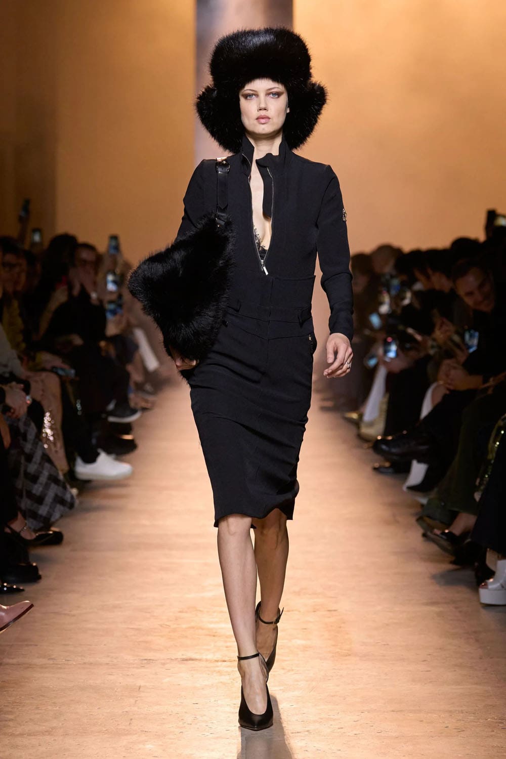 Elie Saab Fall Winter 2025 26 Ready to Wear Runway Magazine (4)
