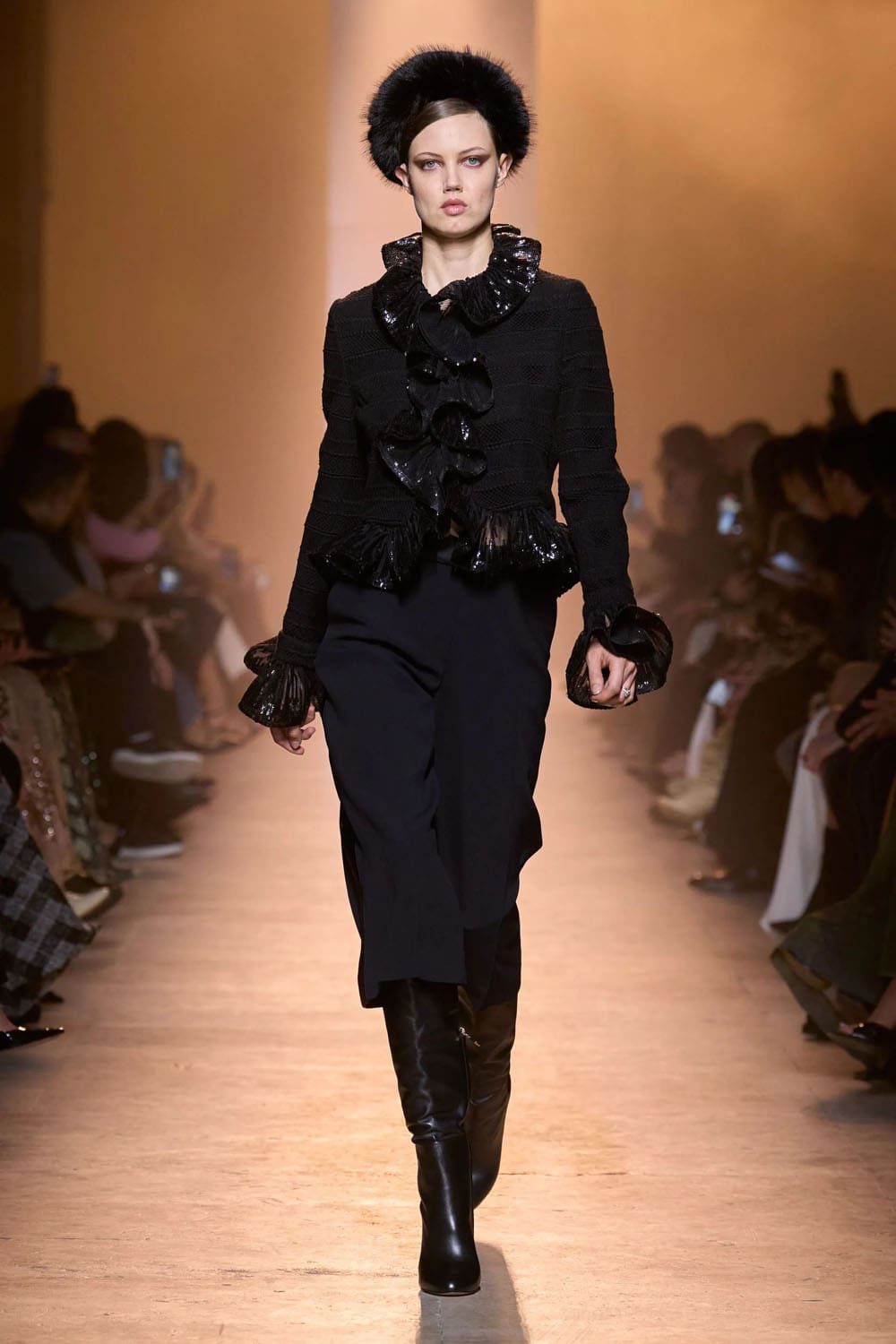 Elie Saab Fall Winter 2025 26 Ready to Wear Runway Magazine (42)
