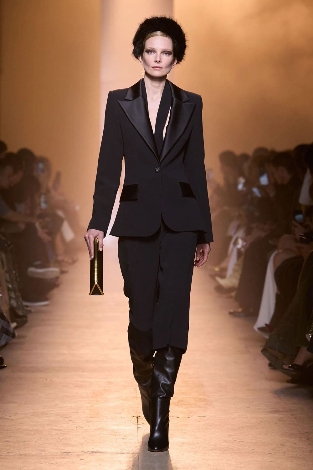 Elie Saab Fall Winter 2025 26 Ready to Wear Runway Magazine (44)