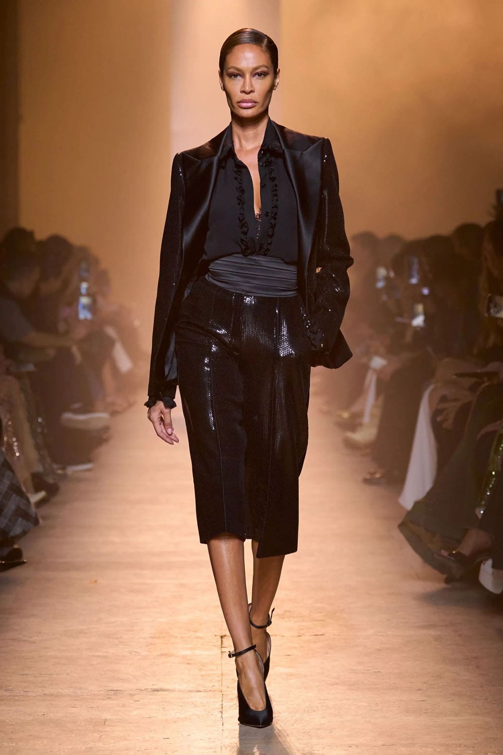 Elie Saab Fall Winter 2025 26 Ready to Wear Runway Magazine (46)