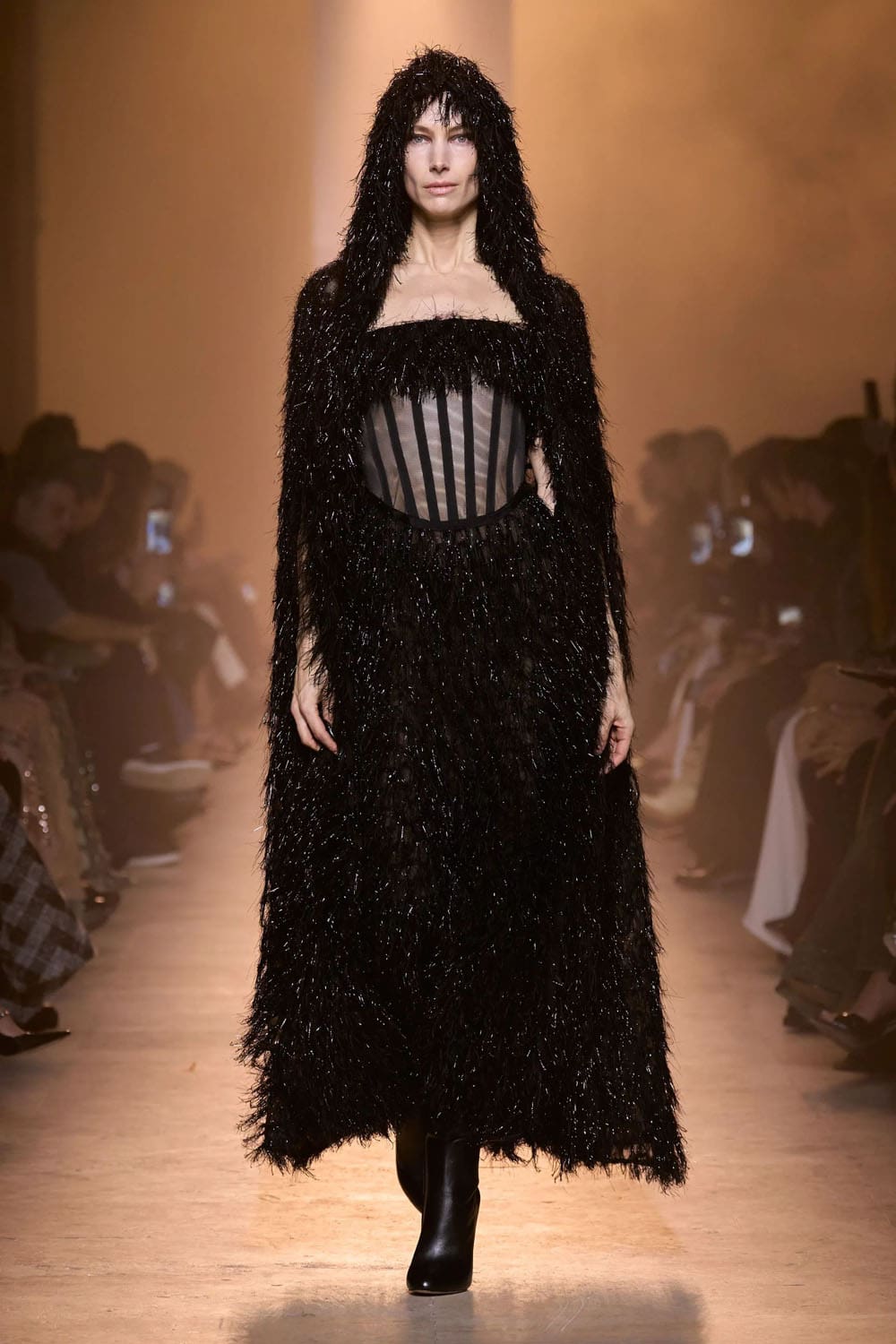 Elie Saab Fall Winter 2025 26 Ready to Wear Runway Magazine (47)