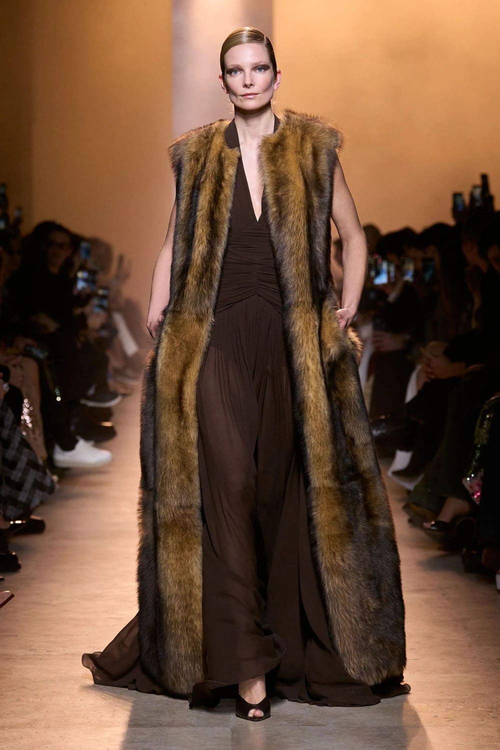 Elie Saab Fall Winter 2025 26 Ready to Wear Runway Magazine (5)
