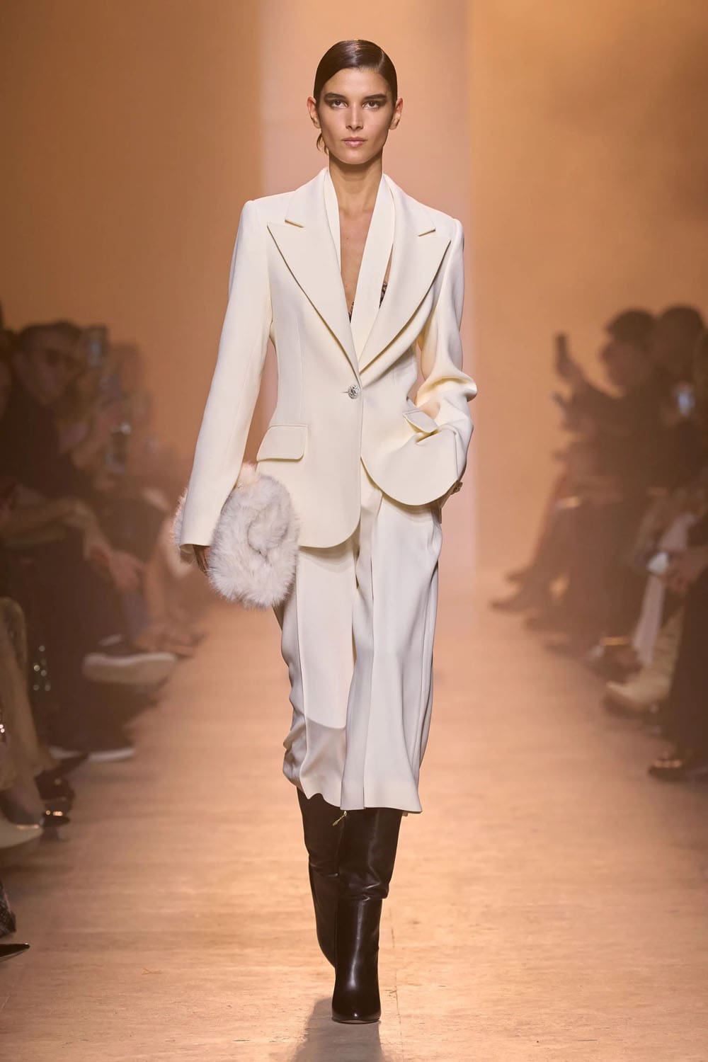 Elie Saab Fall Winter 2025 26 Ready to Wear Runway Magazine (54)