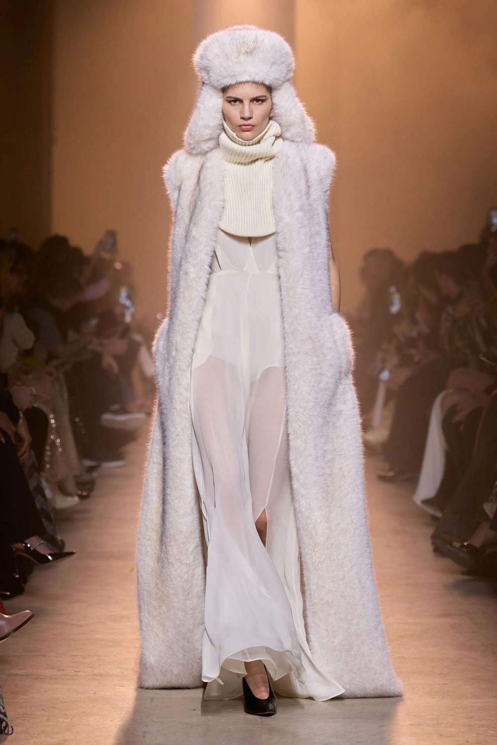 Elie Saab Fall Winter 2025 26 Ready to Wear Runway Magazine (56)