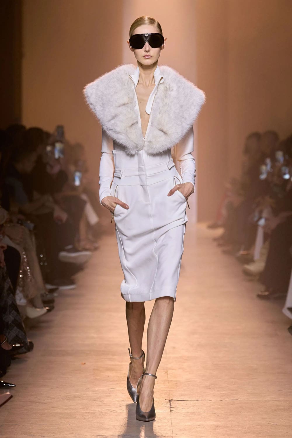 Elie Saab Fall Winter 2025 26 Ready to Wear Runway Magazine (58)