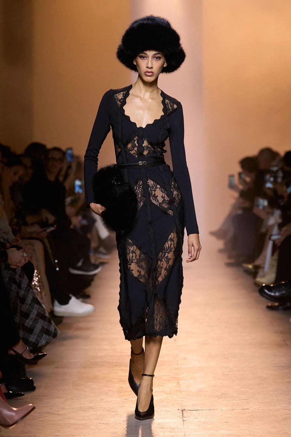 Elie Saab Fall Winter 2025 26 Ready to Wear Runway Magazine (7)