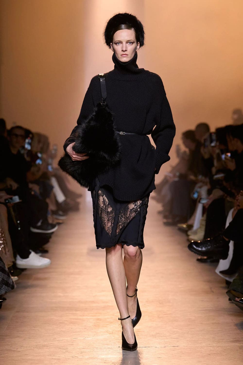 Elie Saab Fall Winter 2025 26 Ready to Wear Runway Magazine (8)