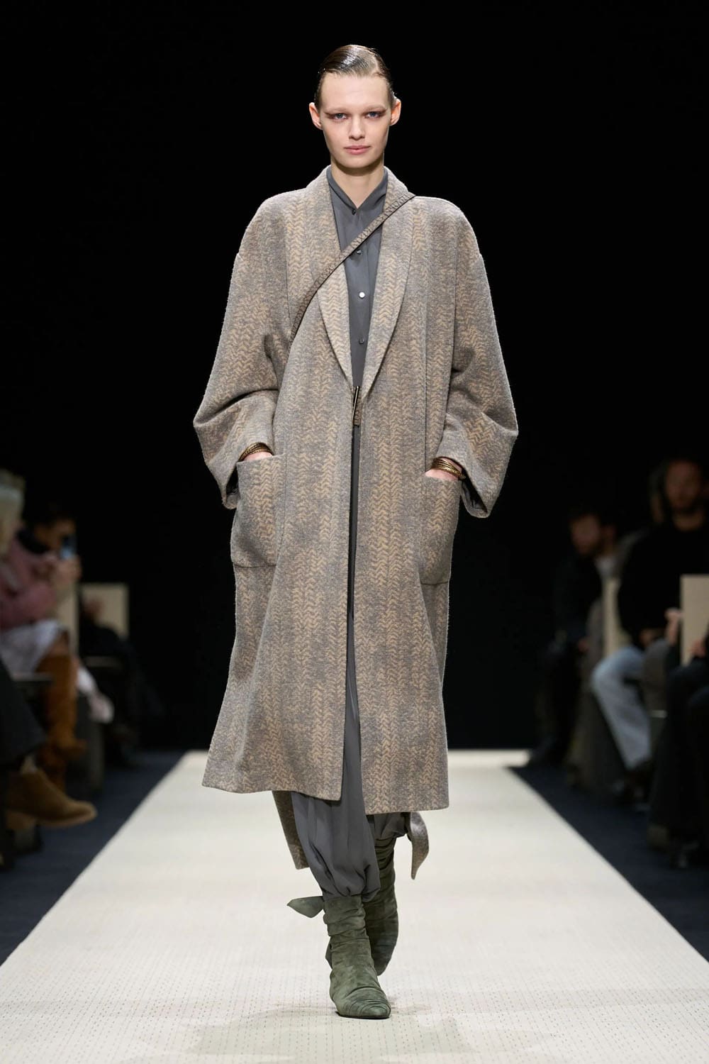 Giorgio Armani Outono Inverno 2025 2026 Feminino Runway Revista (13)