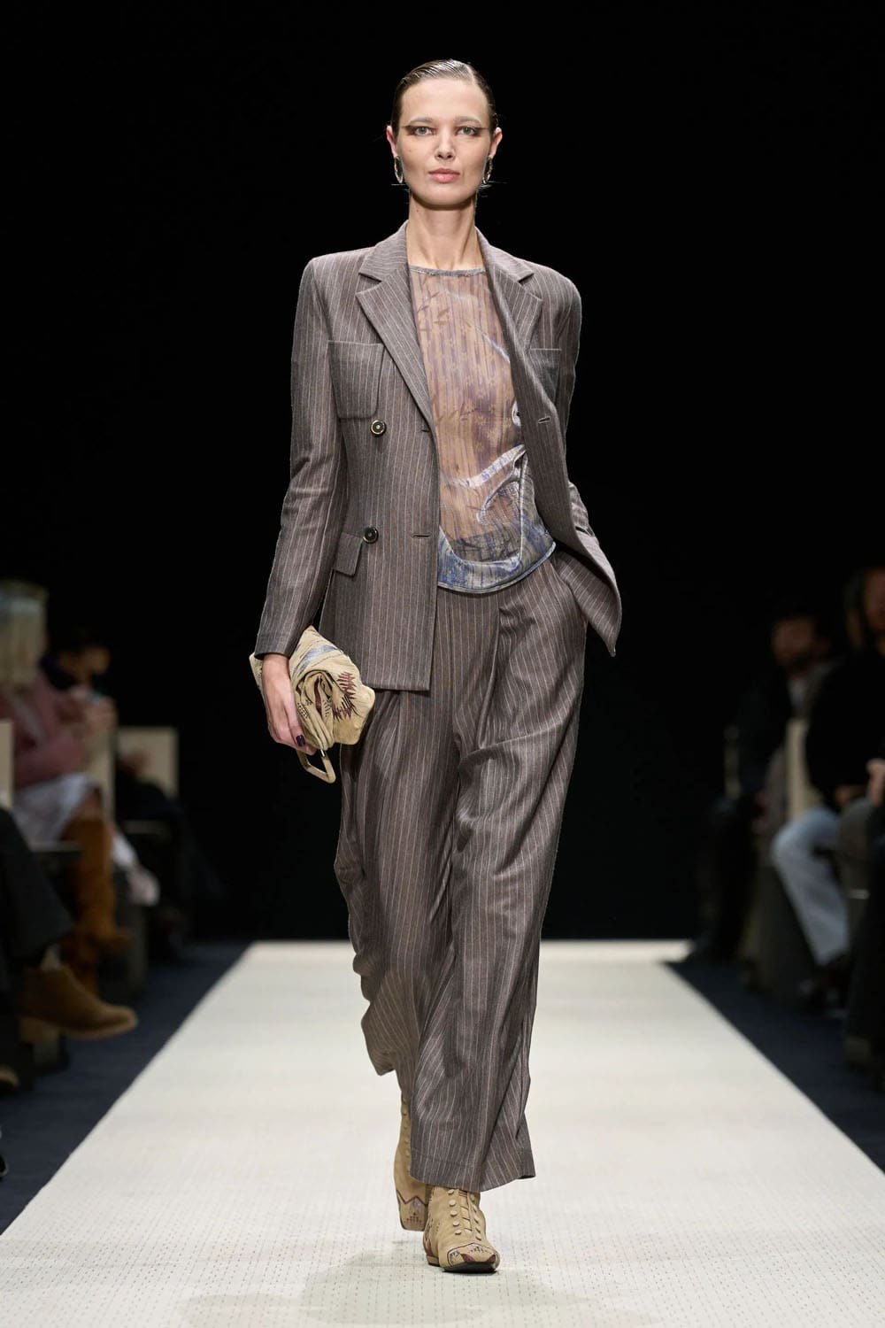 Giorgio Armani Outono Inverno 2025 2026 Feminino Runway Revista (14)