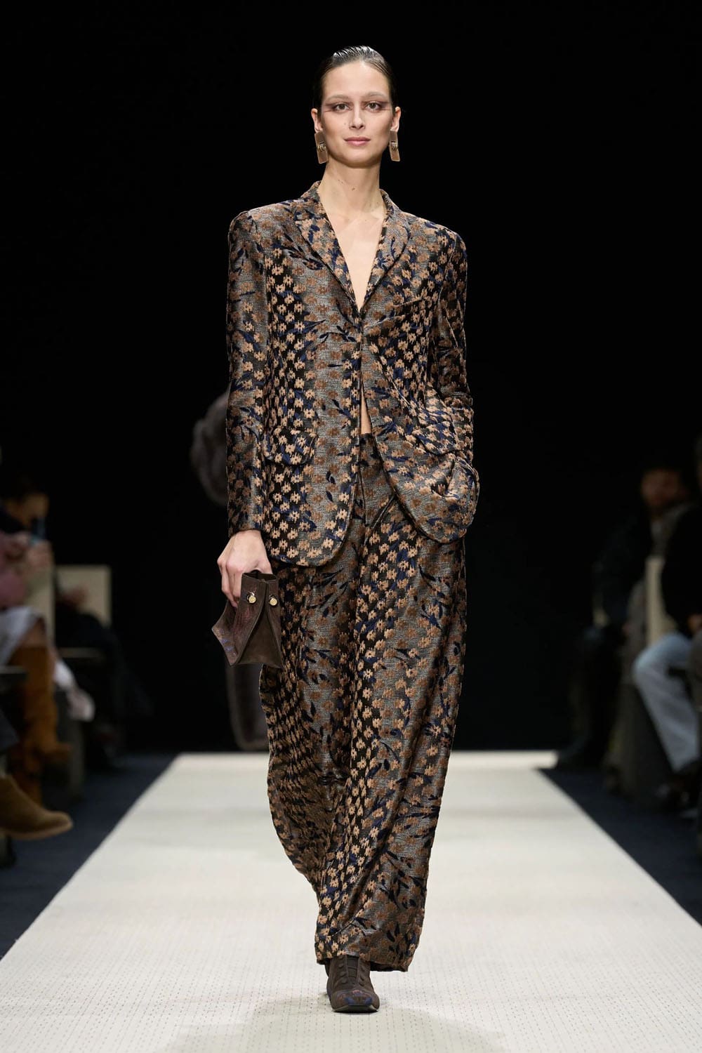 Giorgio Armani Outono Inverno 2025 2026 Feminino Runway Revista (15)