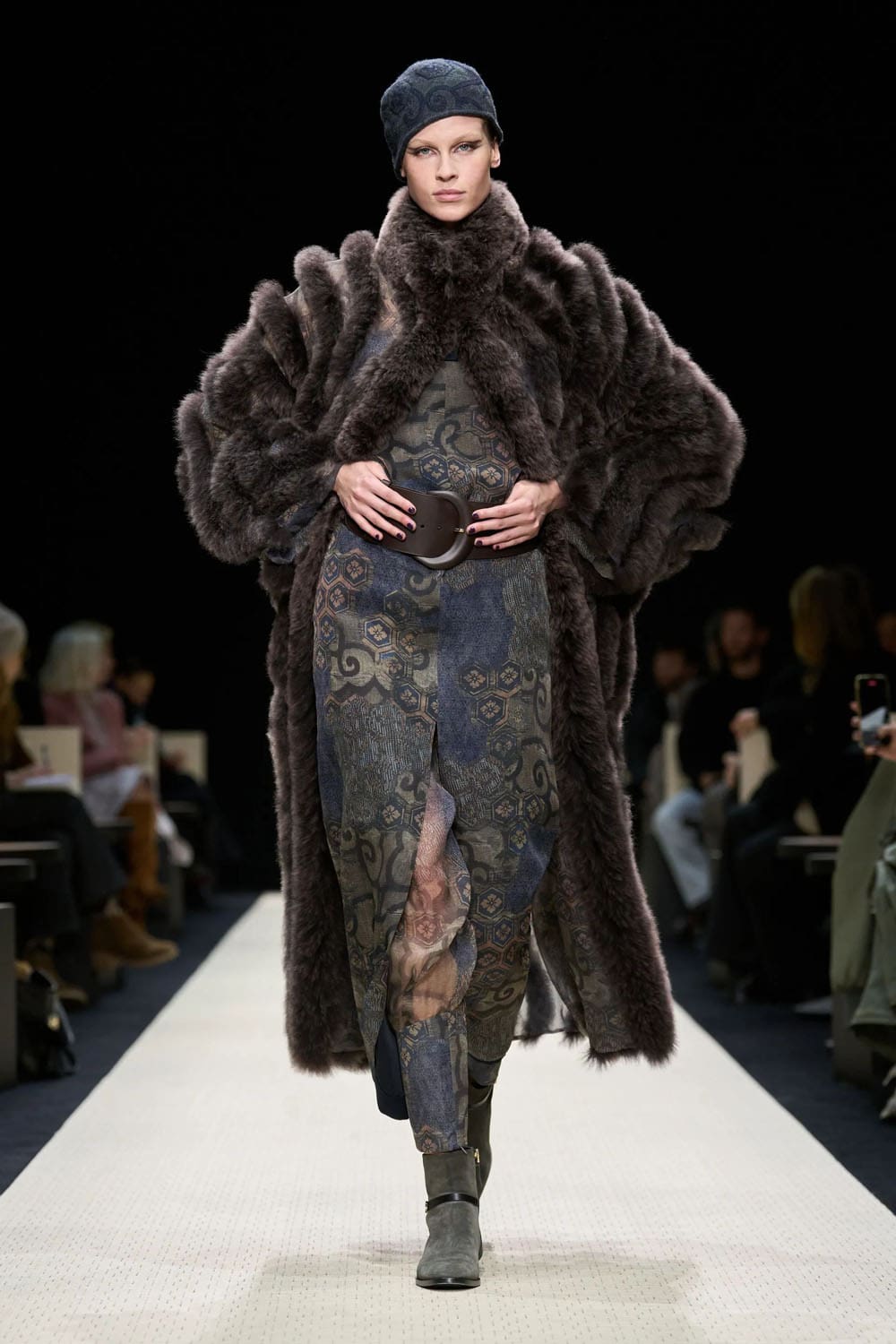 Giorgio Armani Outono Inverno 2025 2026 Feminino Runway Revista (16)