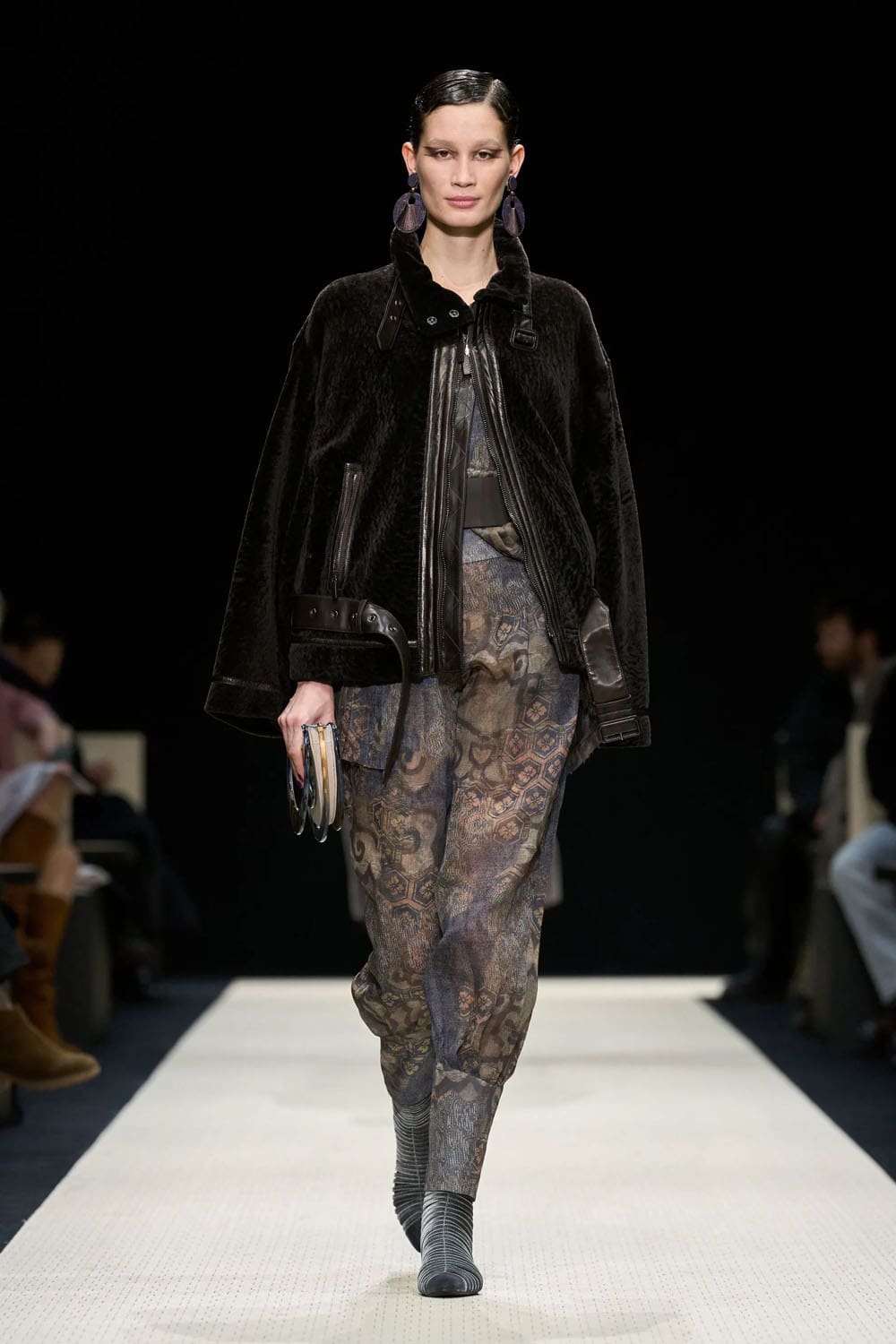 Giorgio Armani Outono Inverno 2025 2026 Feminino Runway Revista (17)