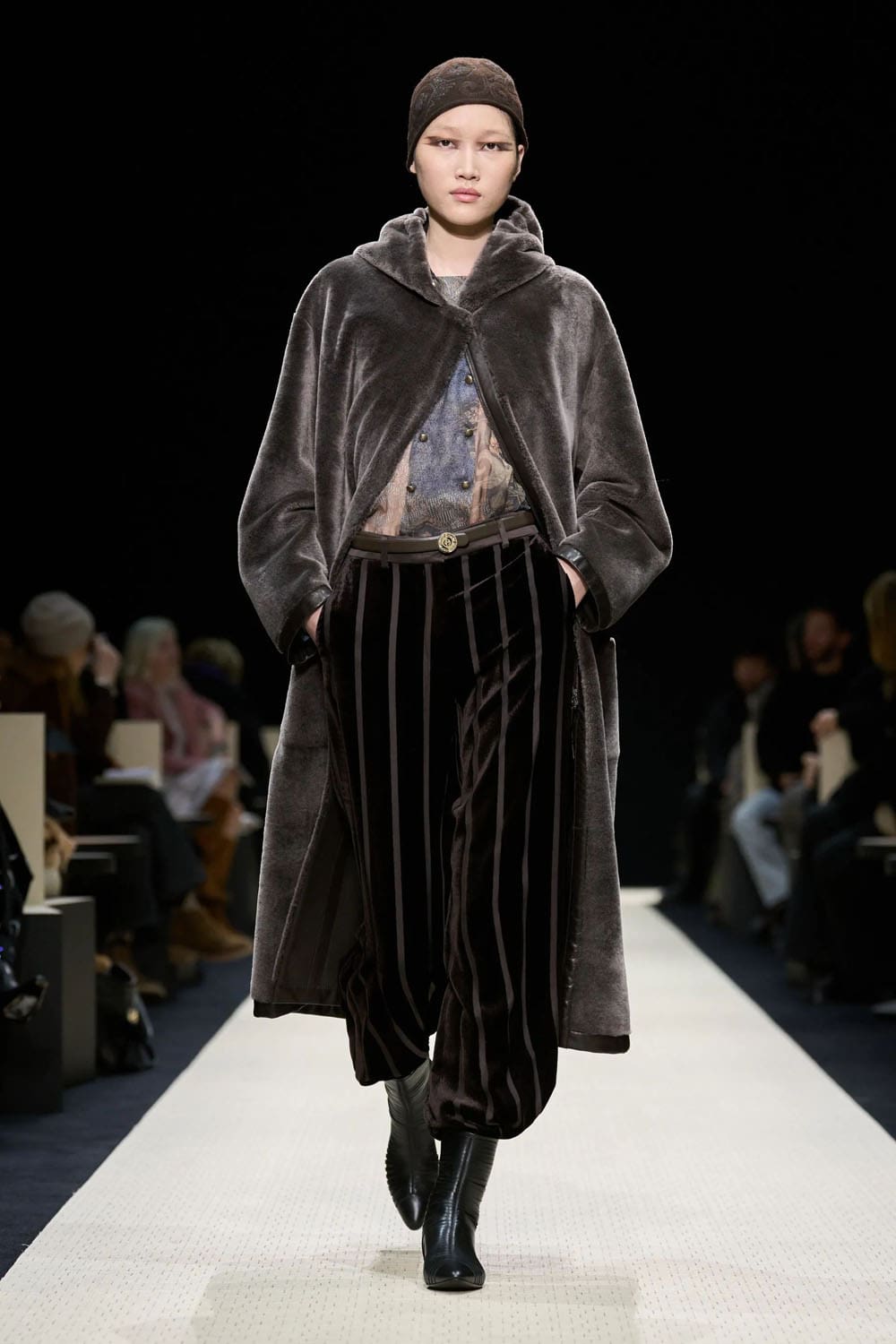 Giorgio Armani Outono Inverno 2025 2026 Feminino Runway Revista (18)