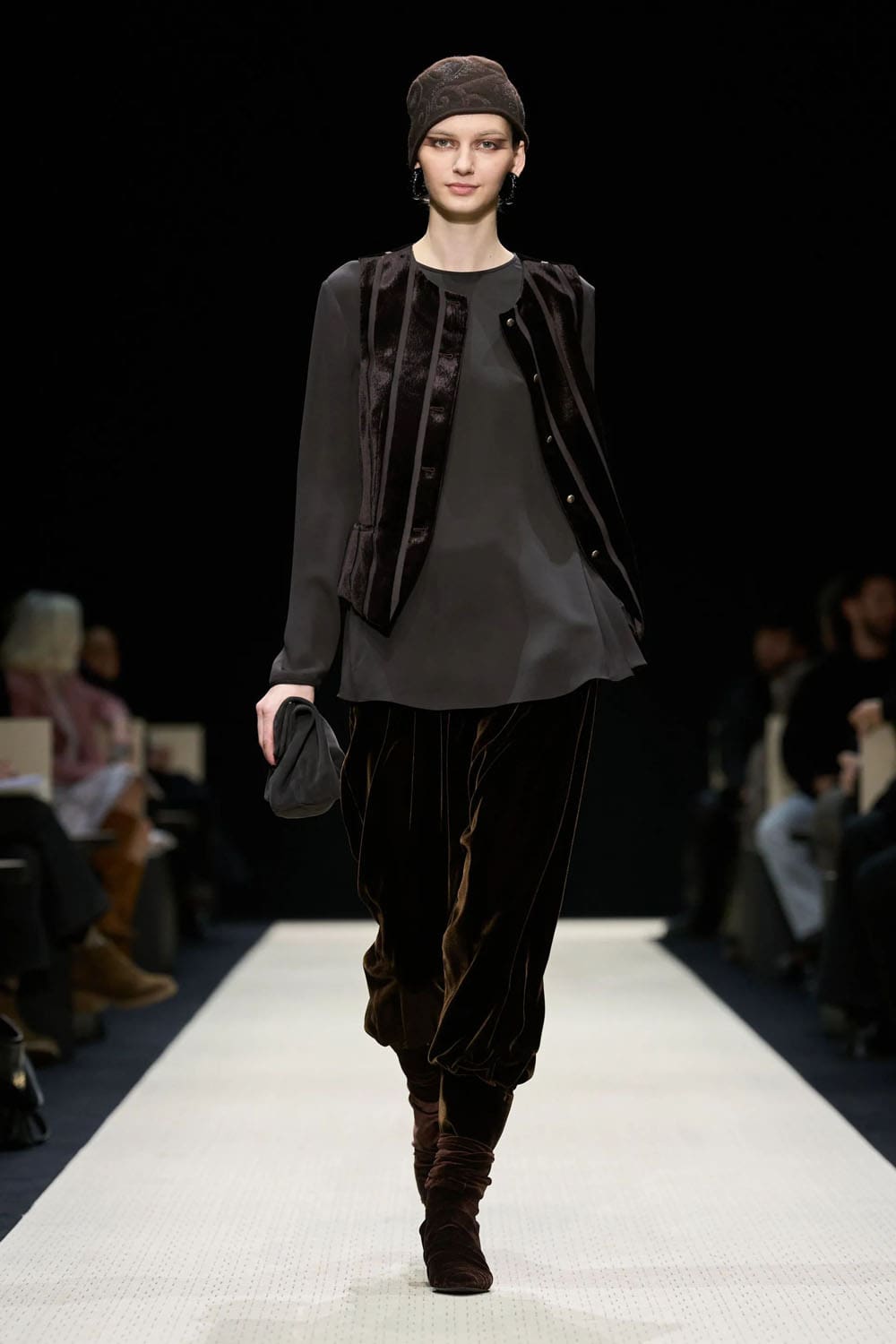 Giorgio Armani Outono Inverno 2025 2026 Feminino Runway Revista (19)