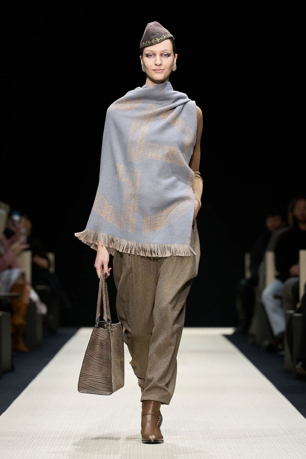 Giorgio Armani Outono Inverno 2025 2026 Feminino Runway Revista (2)