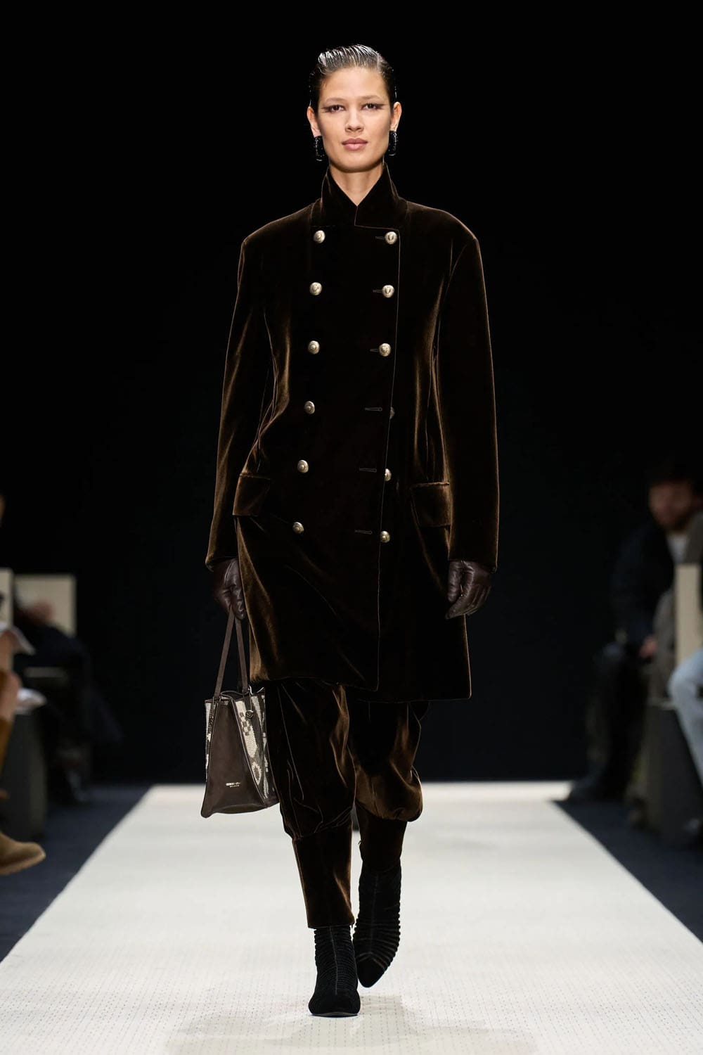 Giorgio Armani Outono Inverno 2025 2026 Feminino Runway Revista (20)