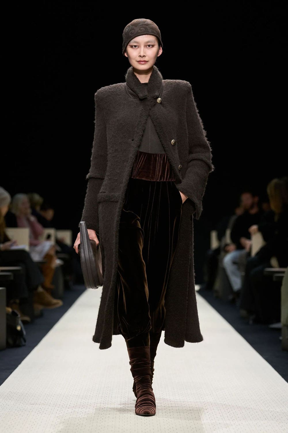 Giorgio Armani Outono Inverno 2025 2026 Feminino Runway Revista (22)