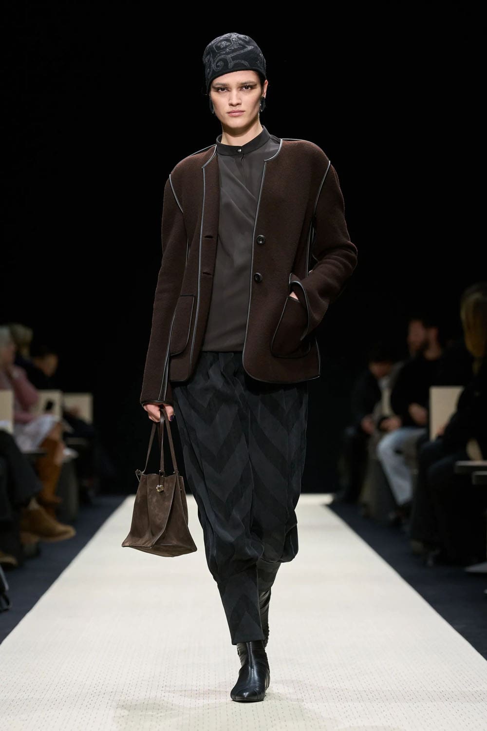 Giorgio Armani Outono Inverno 2025 2026 Feminino Runway Revista (23)