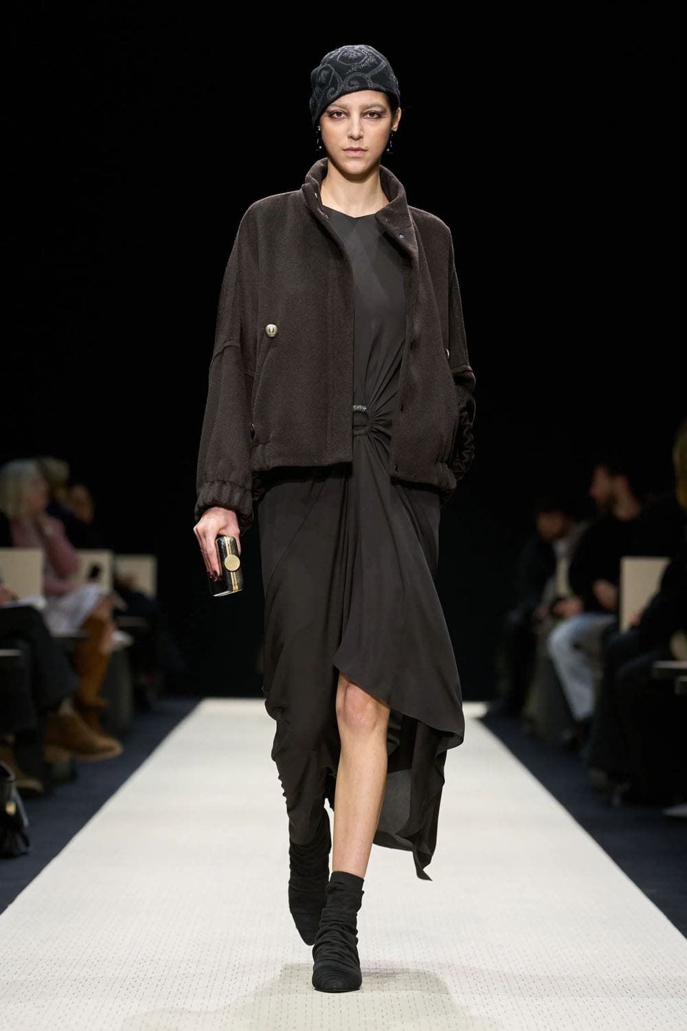 Giorgio Armani Outono Inverno 2025 2026 Feminino Runway Revista (24)