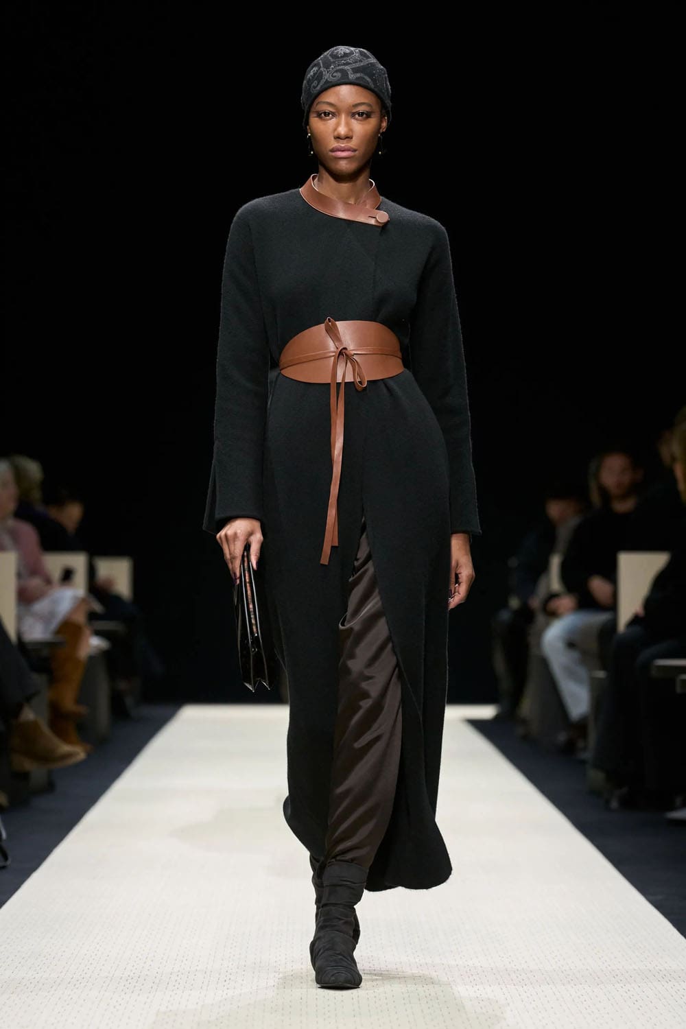 Giorgio Armani Outono Inverno 2025 2026 Feminino Runway Revista (27)
