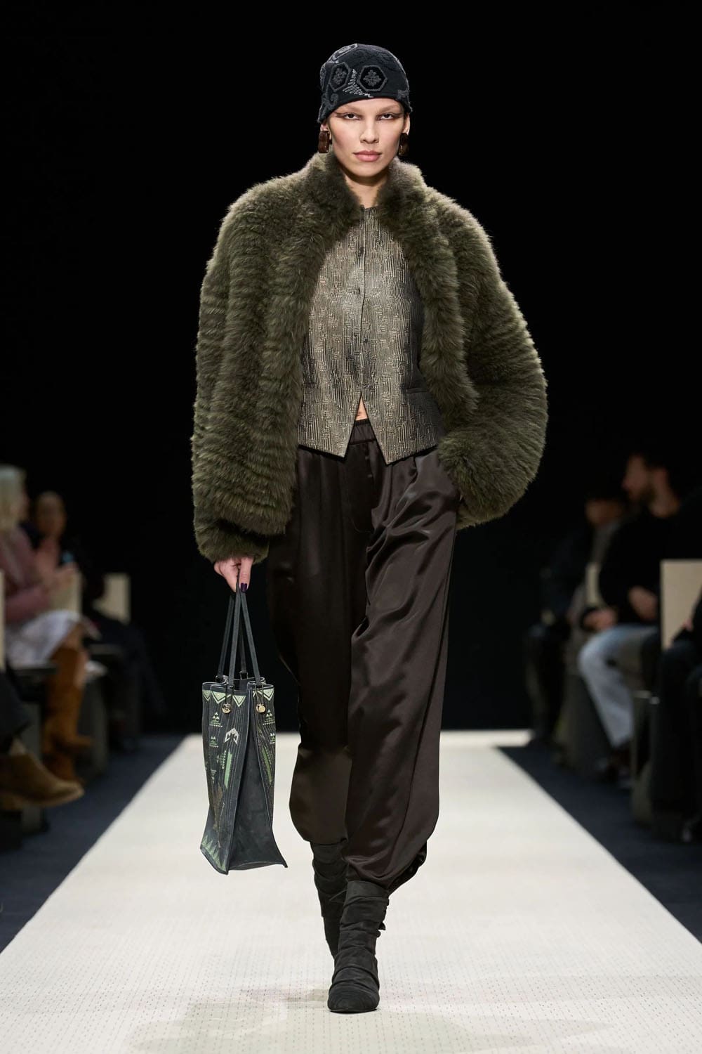 Giorgio Armani Outono Inverno 2025 2026 Feminino Runway Revista (29)