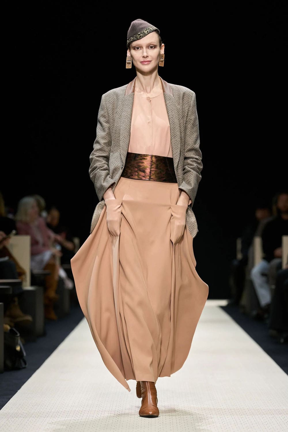 Giorgio Armani Outono Inverno 2025 2026 Feminino Runway Revista (3)