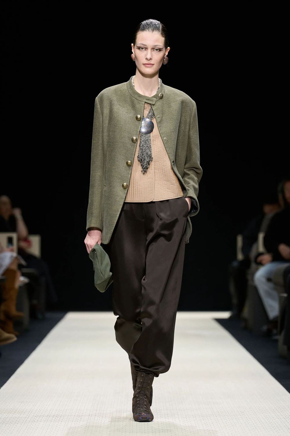 Giorgio Armani Outono Inverno 2025 2026 Feminino Runway Revista (30)