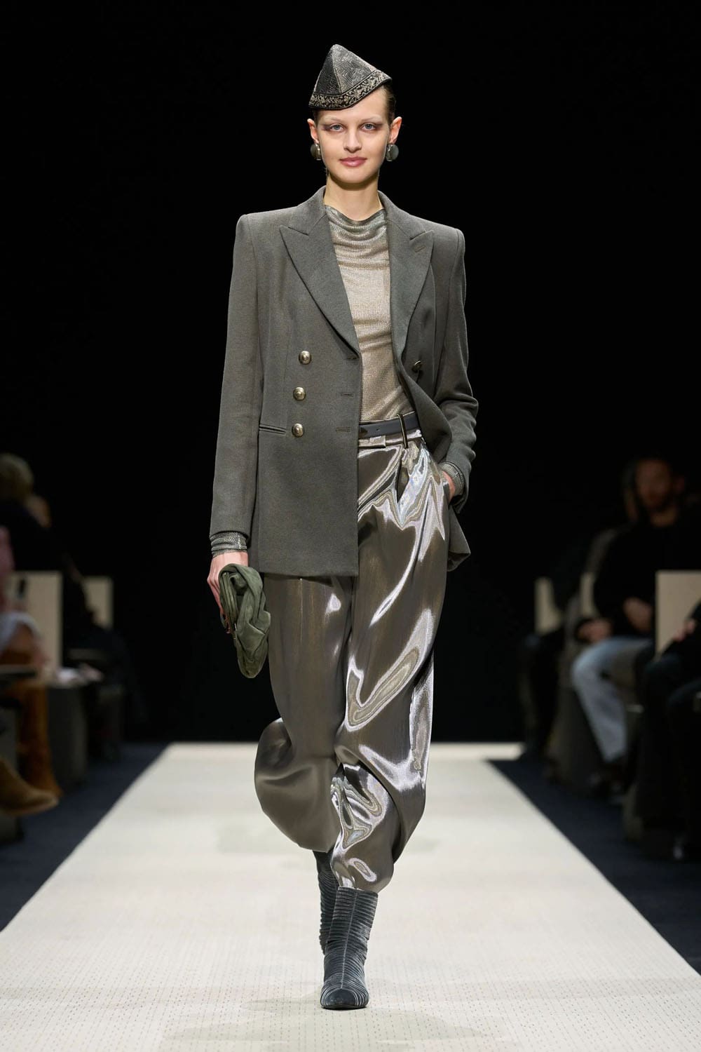 Giorgio Armani Outono Inverno 2025 2026 Feminino Runway Revista (32)