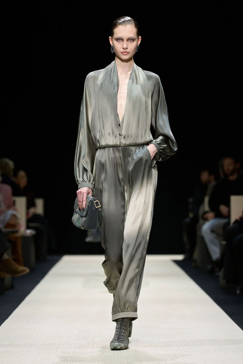 Giorgio Armani Outono Inverno 2025 2026 Feminino Runway Revista (34)
