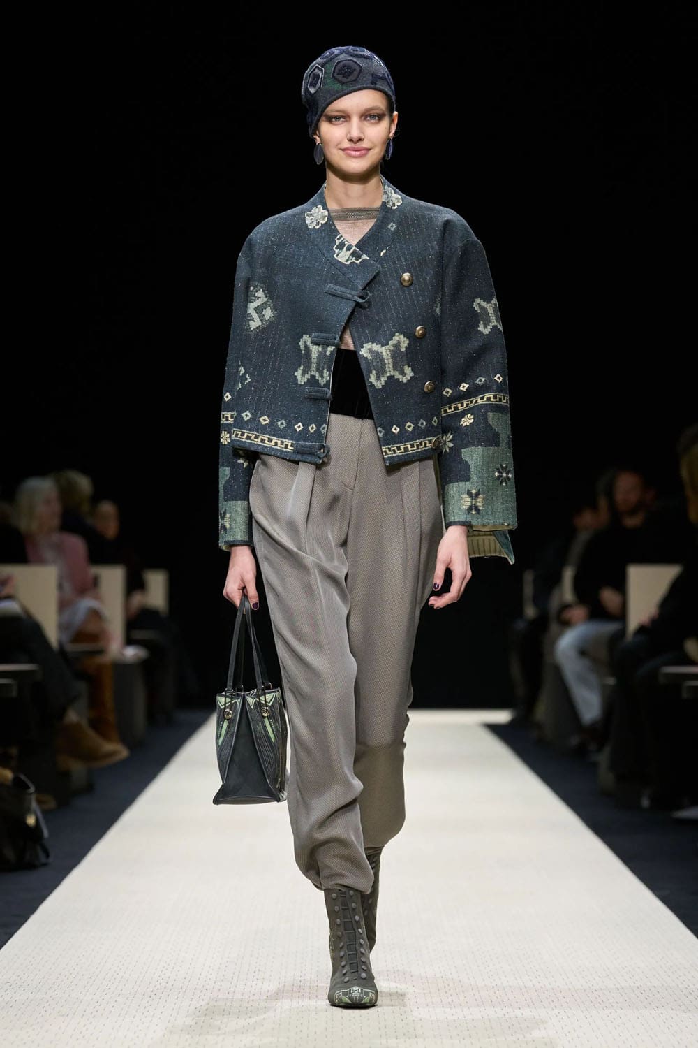 Giorgio Armani Outono Inverno 2025 2026 Feminino Runway Revista (35)
