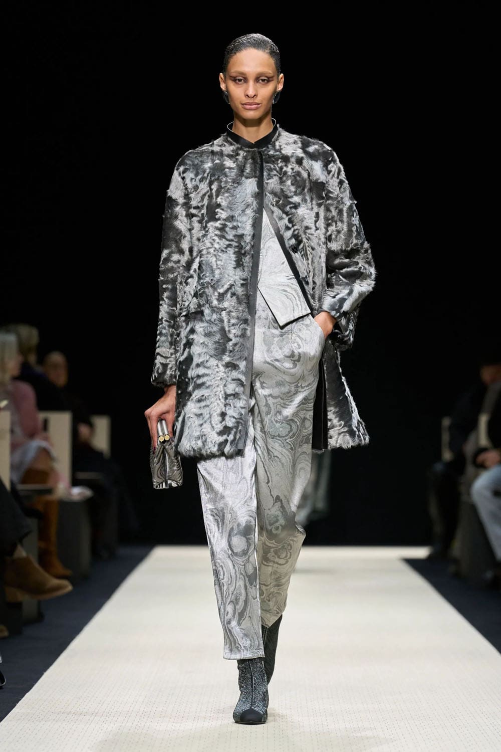 Giorgio Armani Outono Inverno 2025 2026 Feminino Runway Revista (37)