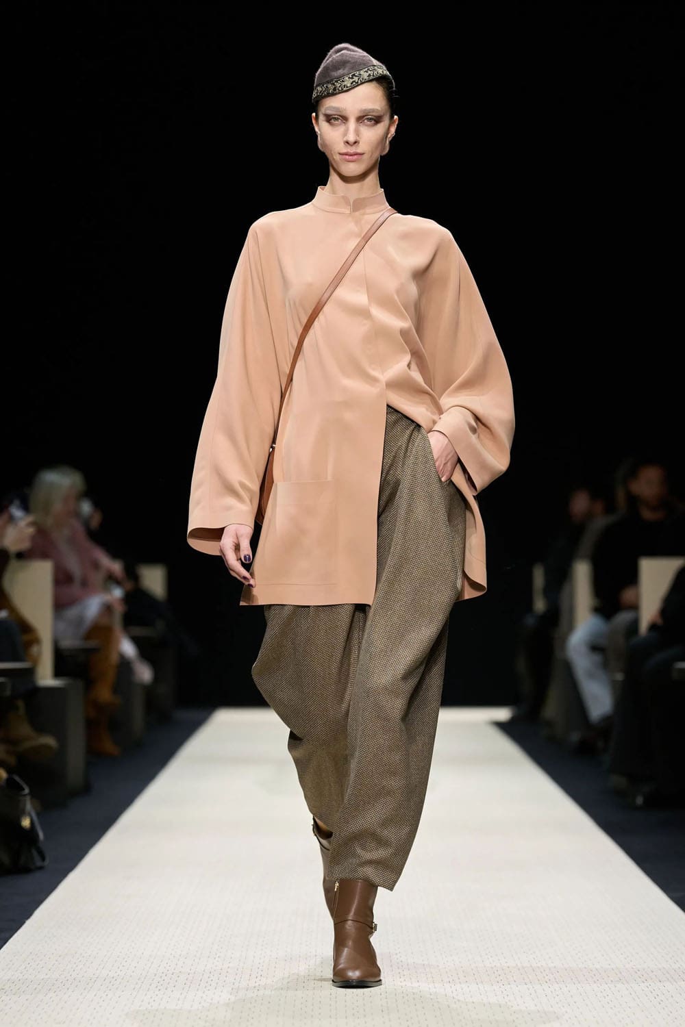 Giorgio Armani Outono Inverno 2025 2026 Feminino Runway Revista (4)