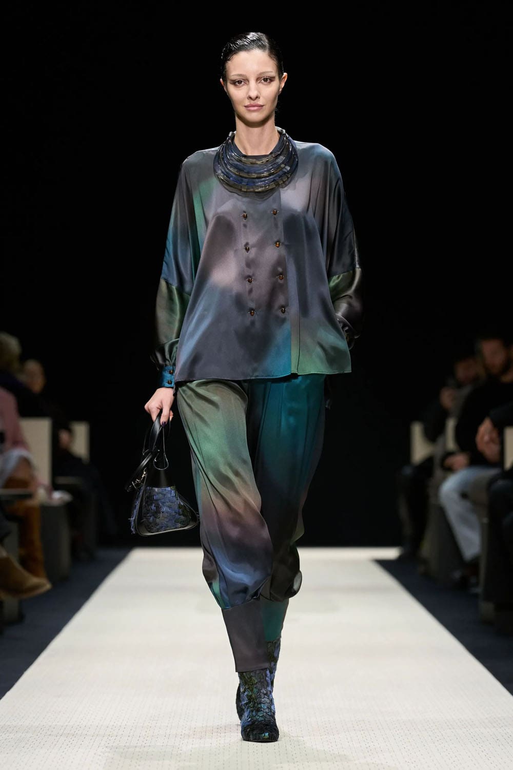 Giorgio Armani Outono Inverno 2025 2026 Feminino Runway Revista (40)