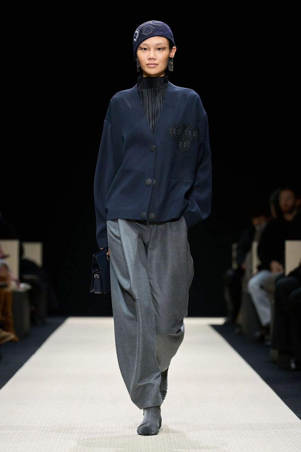 Giorgio Armani Outono Inverno 2025 2026 Feminino Runway Revista (44)