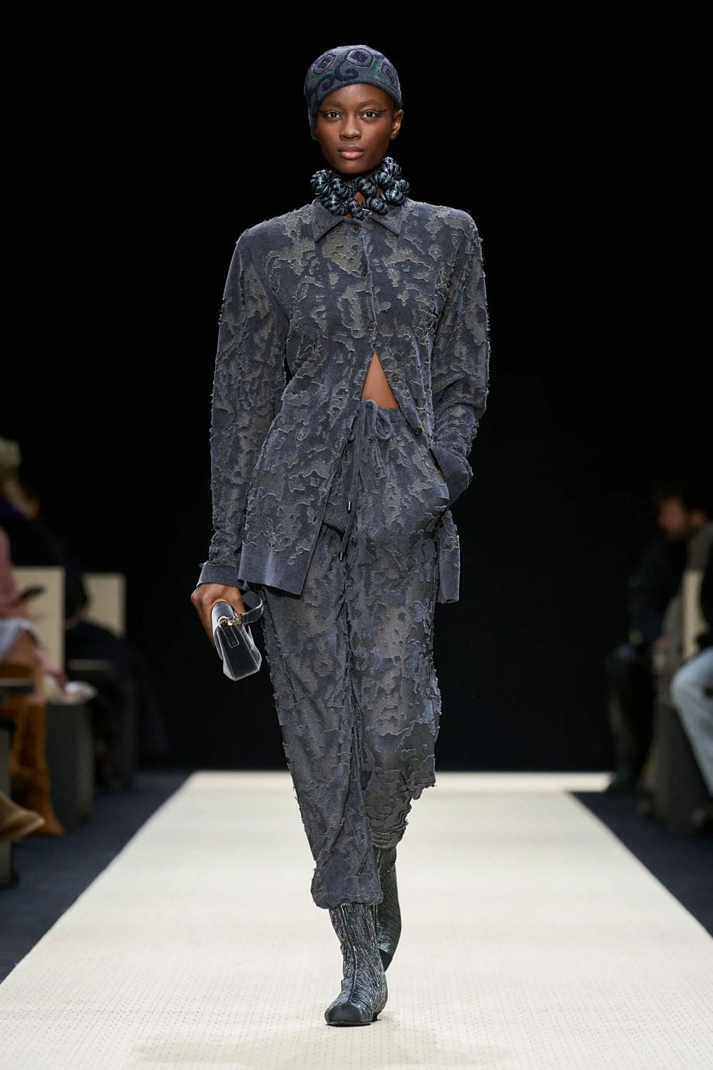 Giorgio Armani Outono Inverno 2025 2026 Feminino Runway Revista (45)
