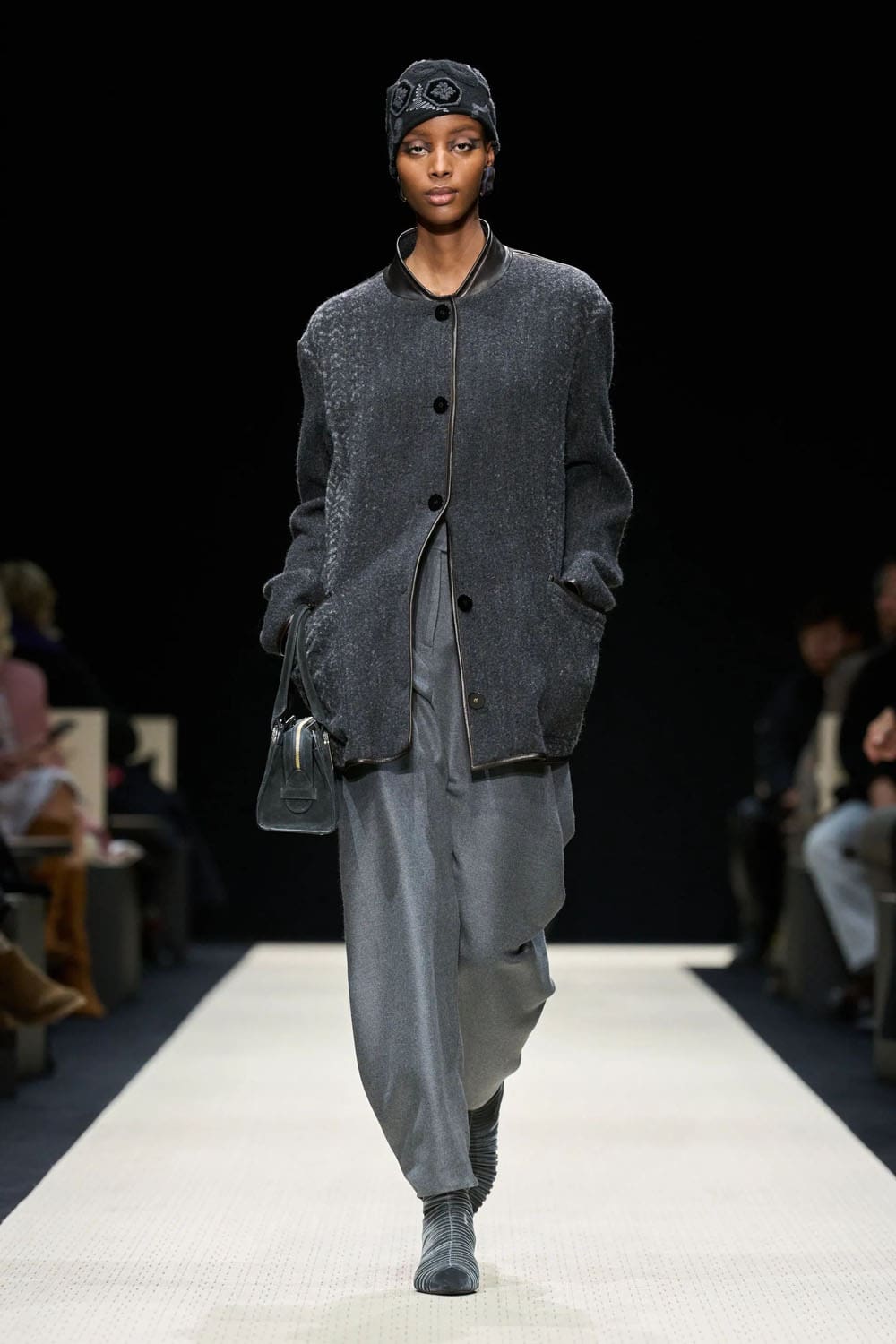 Giorgio Armani Outono Inverno 2025 2026 Feminino Runway Revista (46)