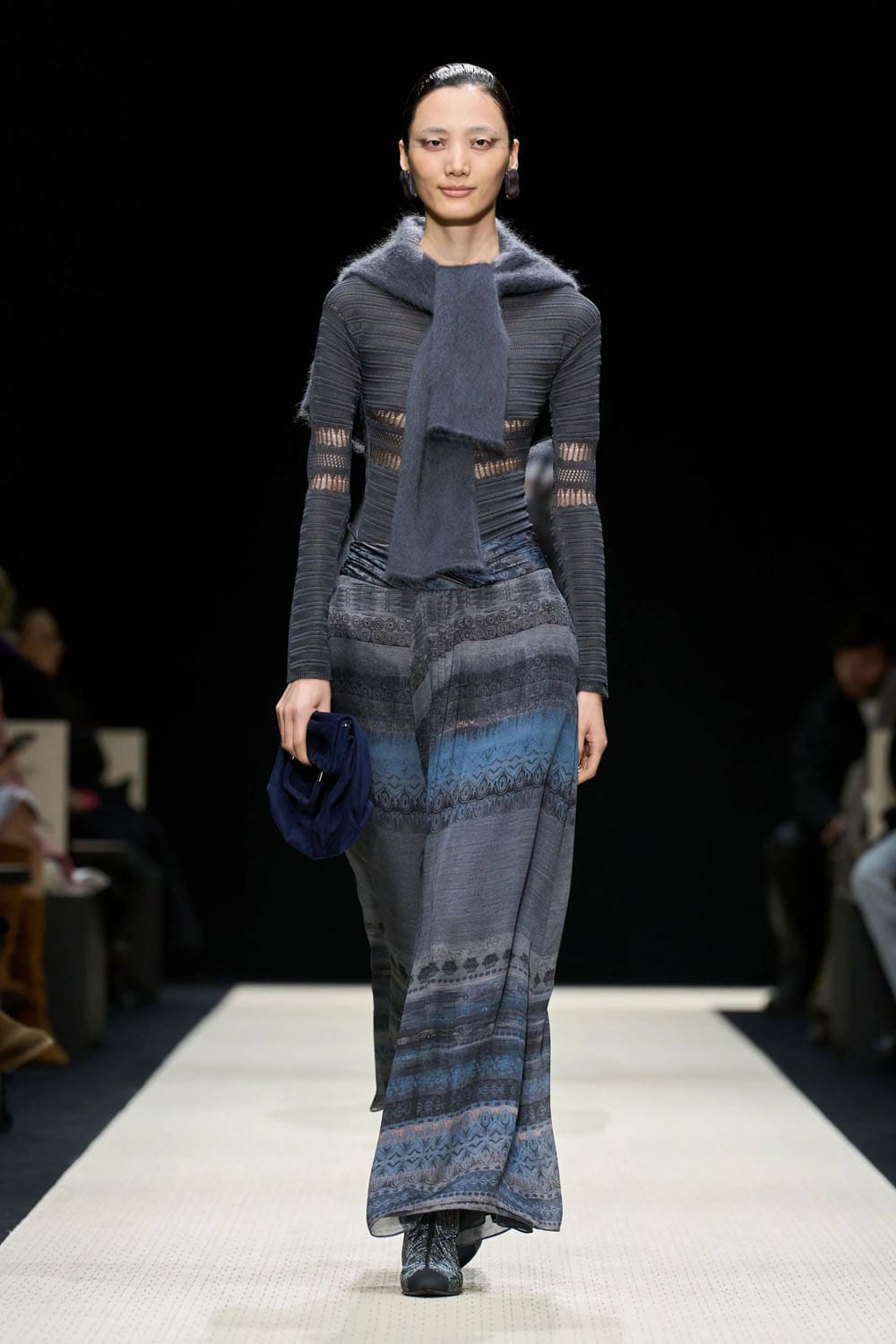 Giorgio Armani Outono Inverno 2025 2026 Feminino Runway Revista (47)