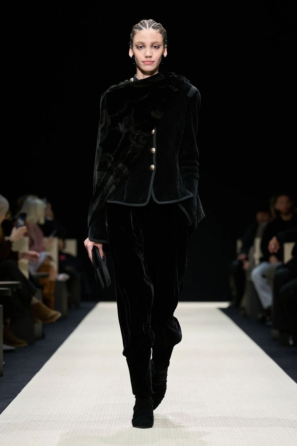 Giorgio Armani Outono Inverno 2025 2026 Feminino Runway Revista (51)