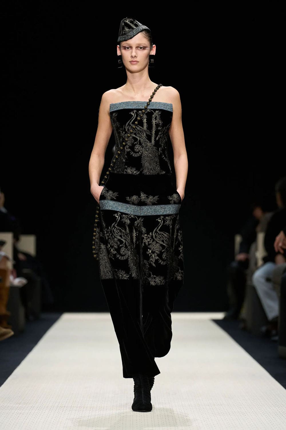 Giorgio Armani Outono Inverno 2025 2026 Feminino Runway Revista (54)